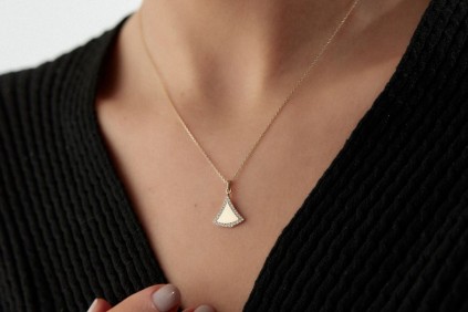 Yelpaze Taşlı Kolye Ucu