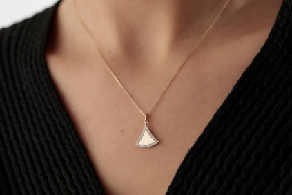 Yelpaze Taşlı Kolye Ucu