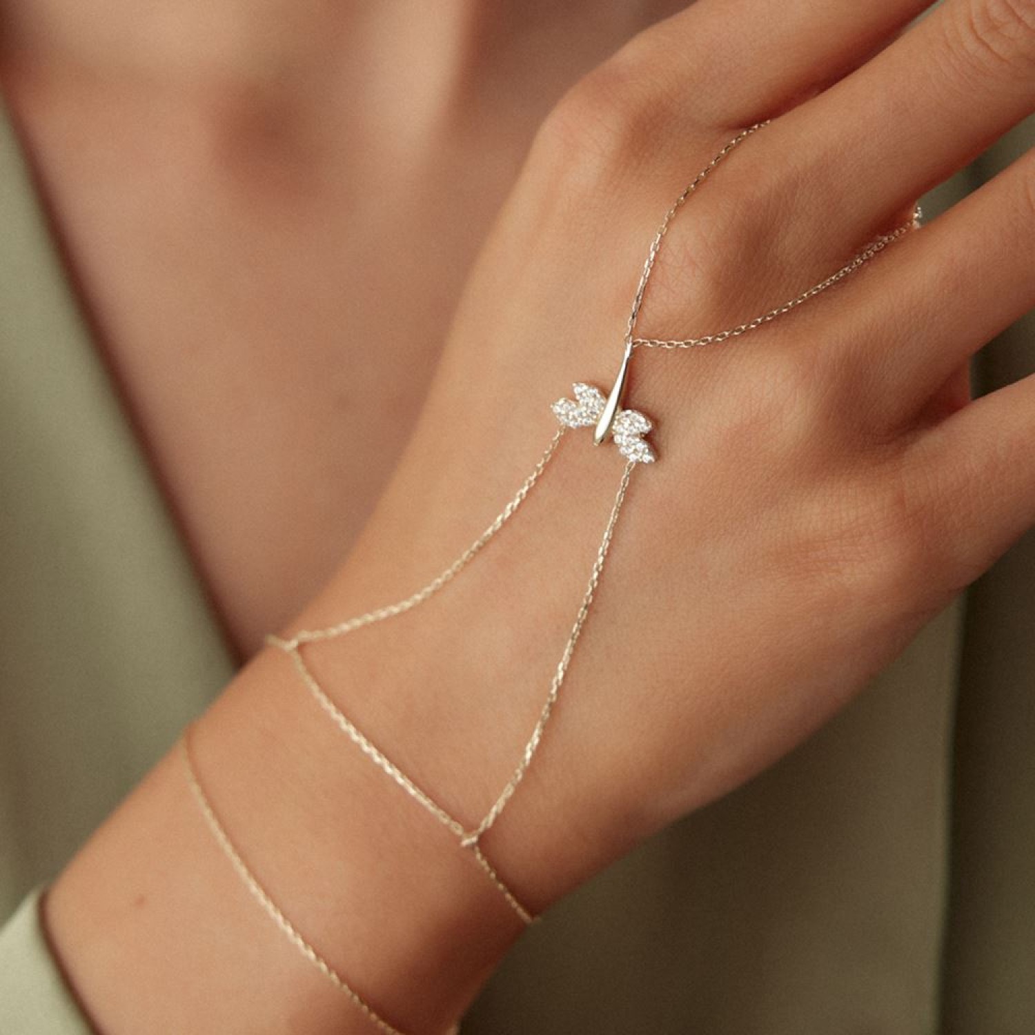 Kelebek Taşlı Şahmeran