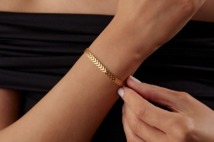 Kırmızı V Bileklik