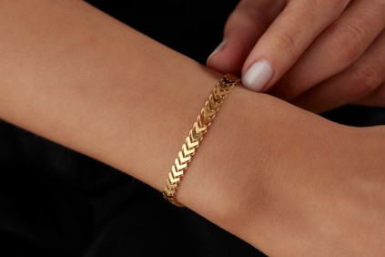 Kırmızı V Bileklik