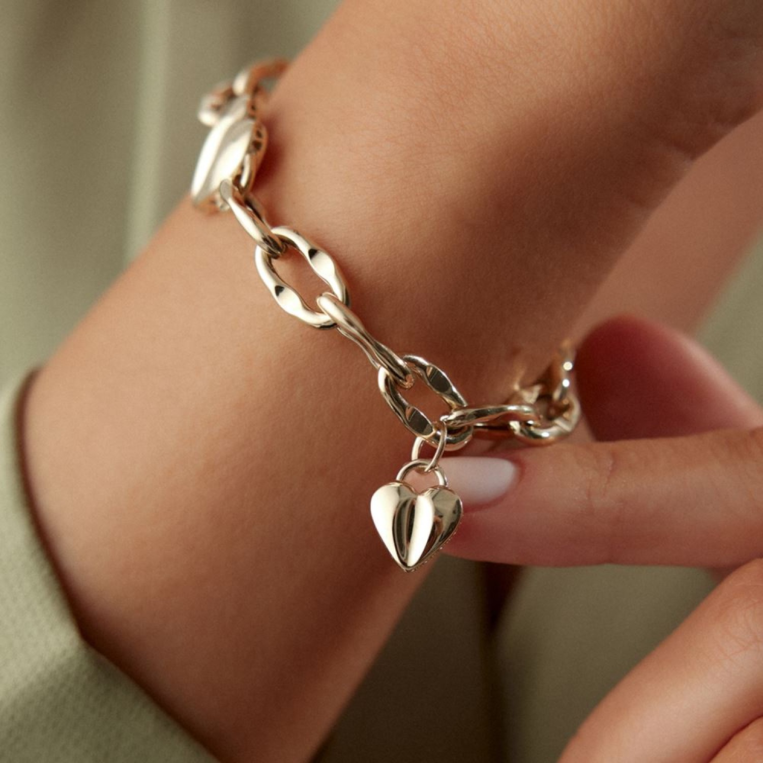 Kalp Desenli Tasarım Bileklik