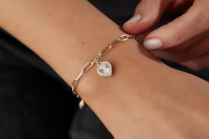 Taşlı Kalpli Bileklik