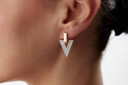 Üçgen Tasarım Taşlı Sallantı Küpe