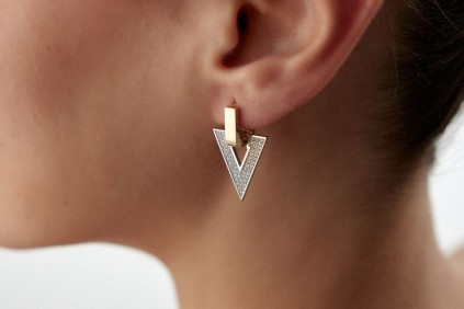 Üçgen Tasarım Taşlı Sallantı Küpe