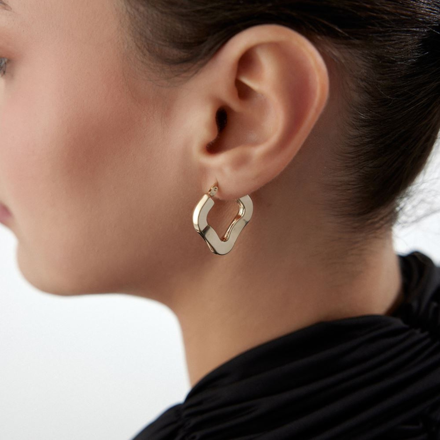 V Sade Tasarım Küpe