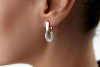 Sallantılı U Tasarım Taşlı Küpe