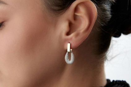 Sallantılı U Tasarım Taşlı Küpe