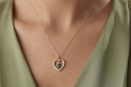 Kalpli Yeşil Taşlı Kolye