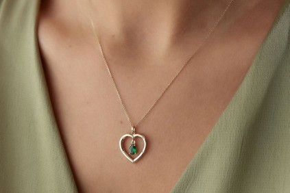 Kalpli Yeşil Taşlı Kolye