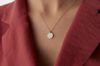 Beyaz Mineli Saat Kolye