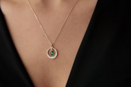 Damla Yeşil Taşlı Hilal Tasarım Kolye