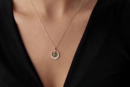 Damla Yeşil Taşlı Hilal Tasarım Kolye