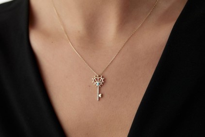 Kalpli Firüze Taşlı Anahtar Kolye