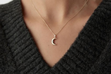 Ay Hilal Taşlı Tasarım Kolye