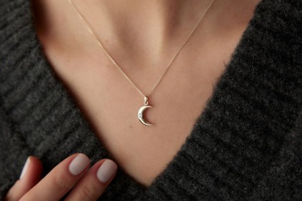 Ay Hilal Taşlı Tasarım Kolye