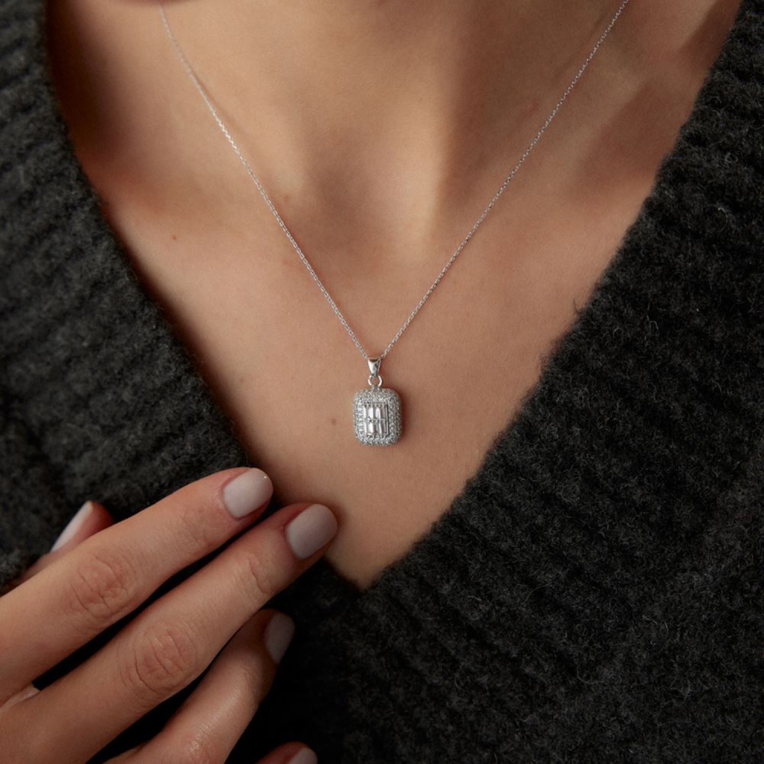 Baget Taşlı Kolye Beyaz