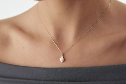 Aynalı Kalp Taşlı Kolye