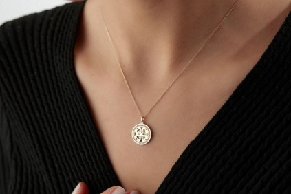 Yonca Kalpli Taşlı Kolye