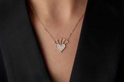 Kalpli Taşlı Kolye