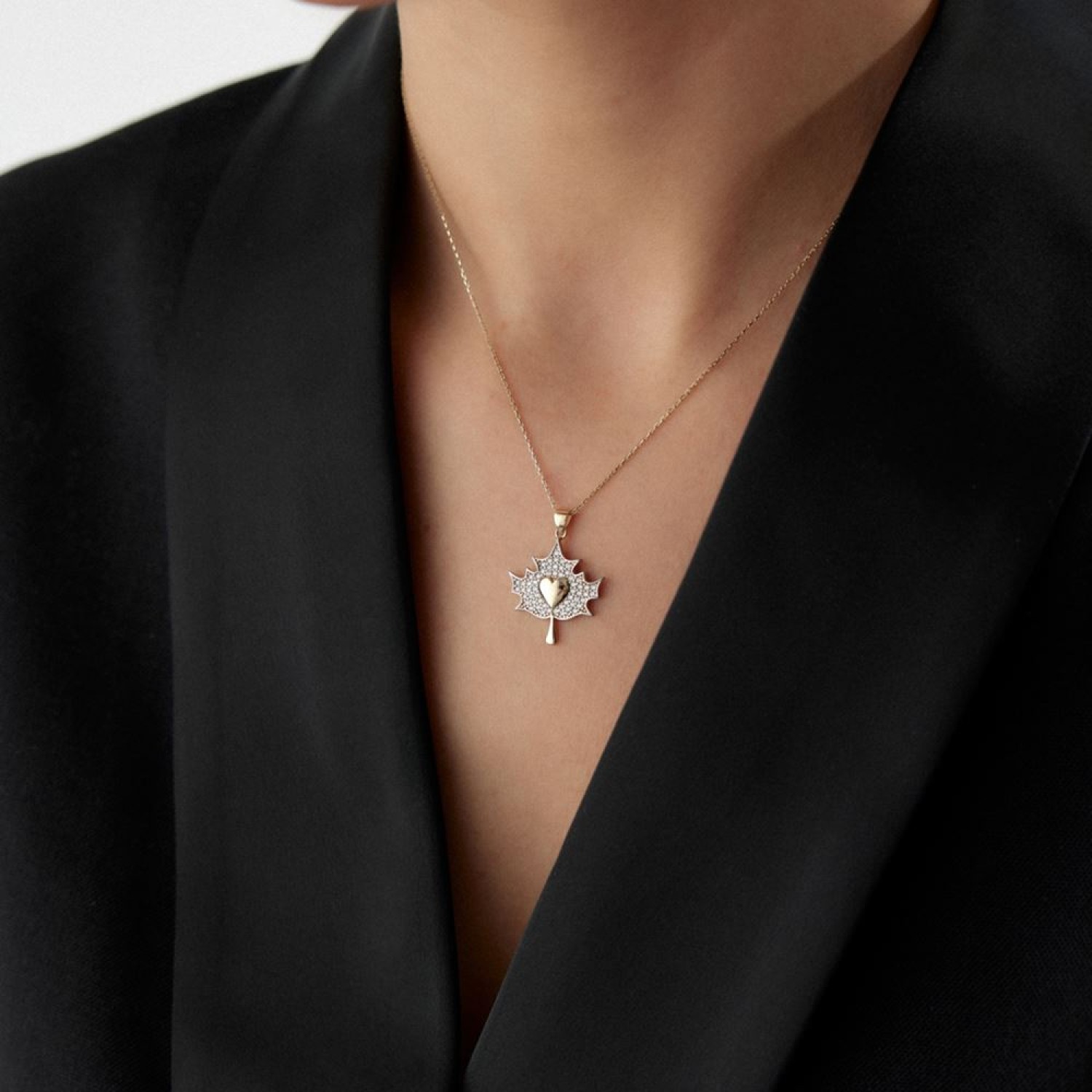 Yaprak Taşlı Kolye