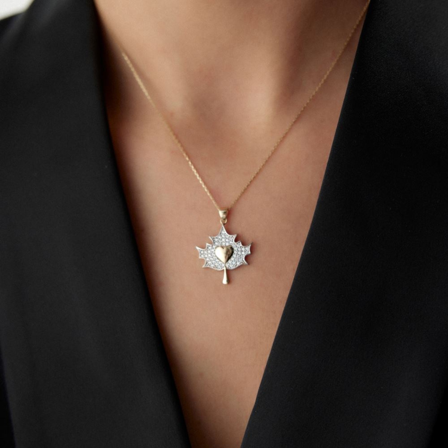 Yaprak Taşlı Kolye