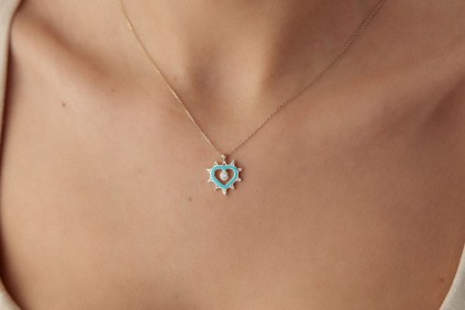 Mineli Taşlı Kalpli Kolye