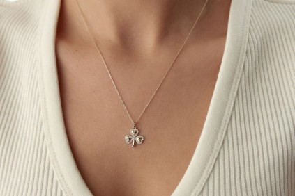 Yonca Kalp Taşlı Kolye