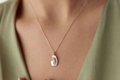 Ayak İzi Taşlı Kolye