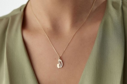 Ayak İzi Taşlı Kolye