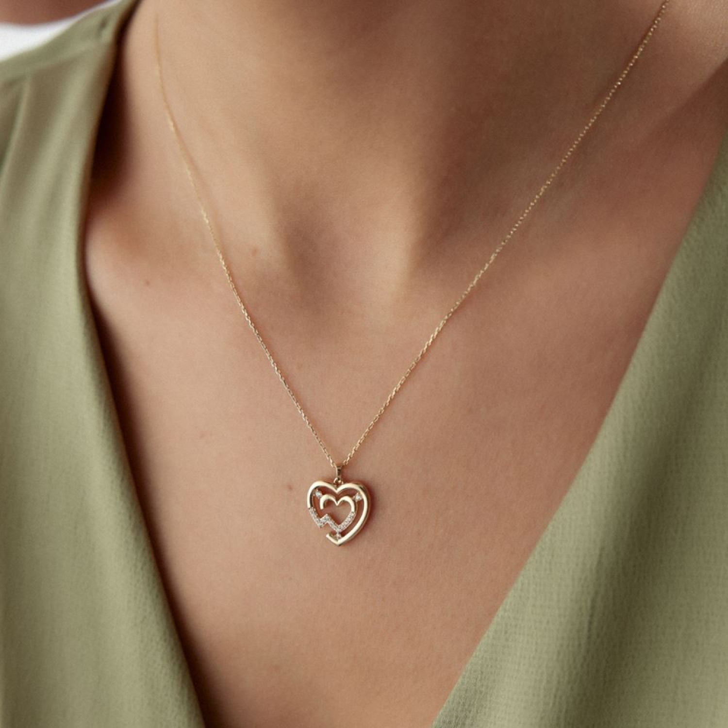 Kalpli Taşlı Kolye